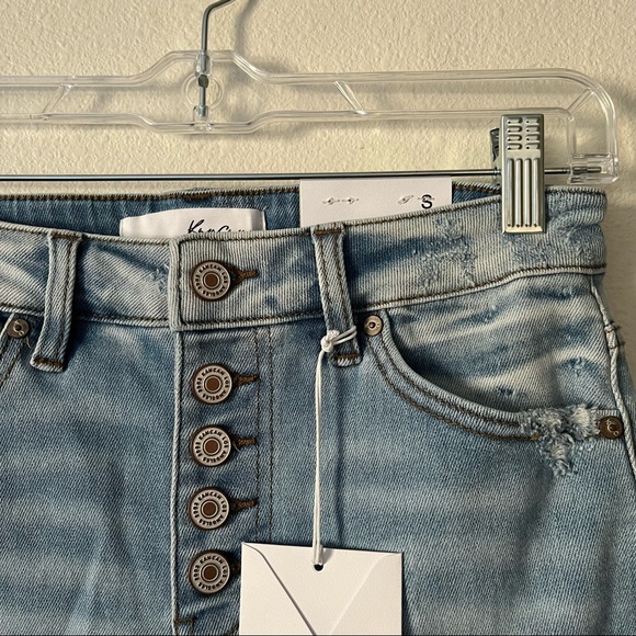 KanCan light wash distressed jean shorts with stretch size small new with tags - Picture 4 of 9